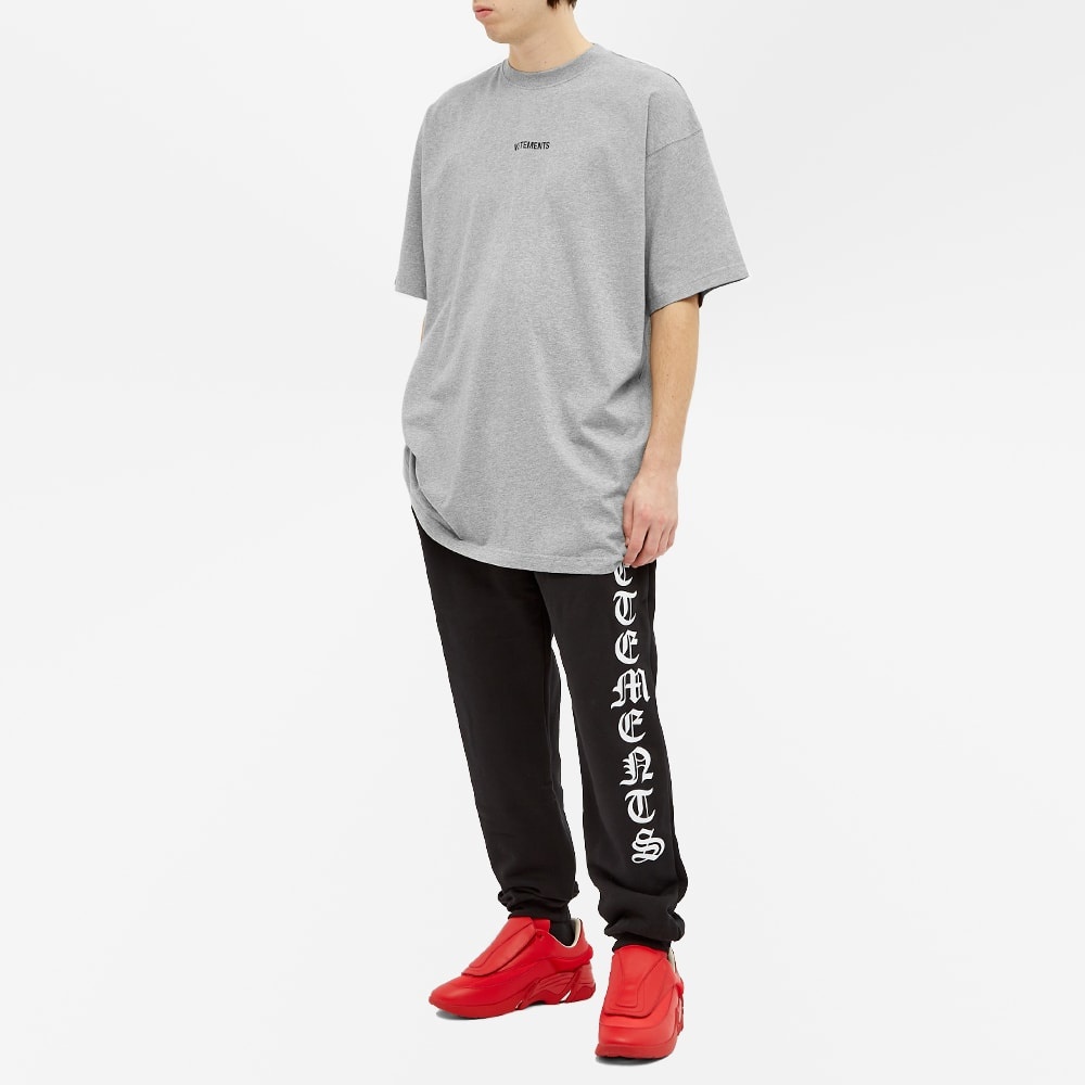 VETEMENTS Oversize Logo Patch Tee - 6