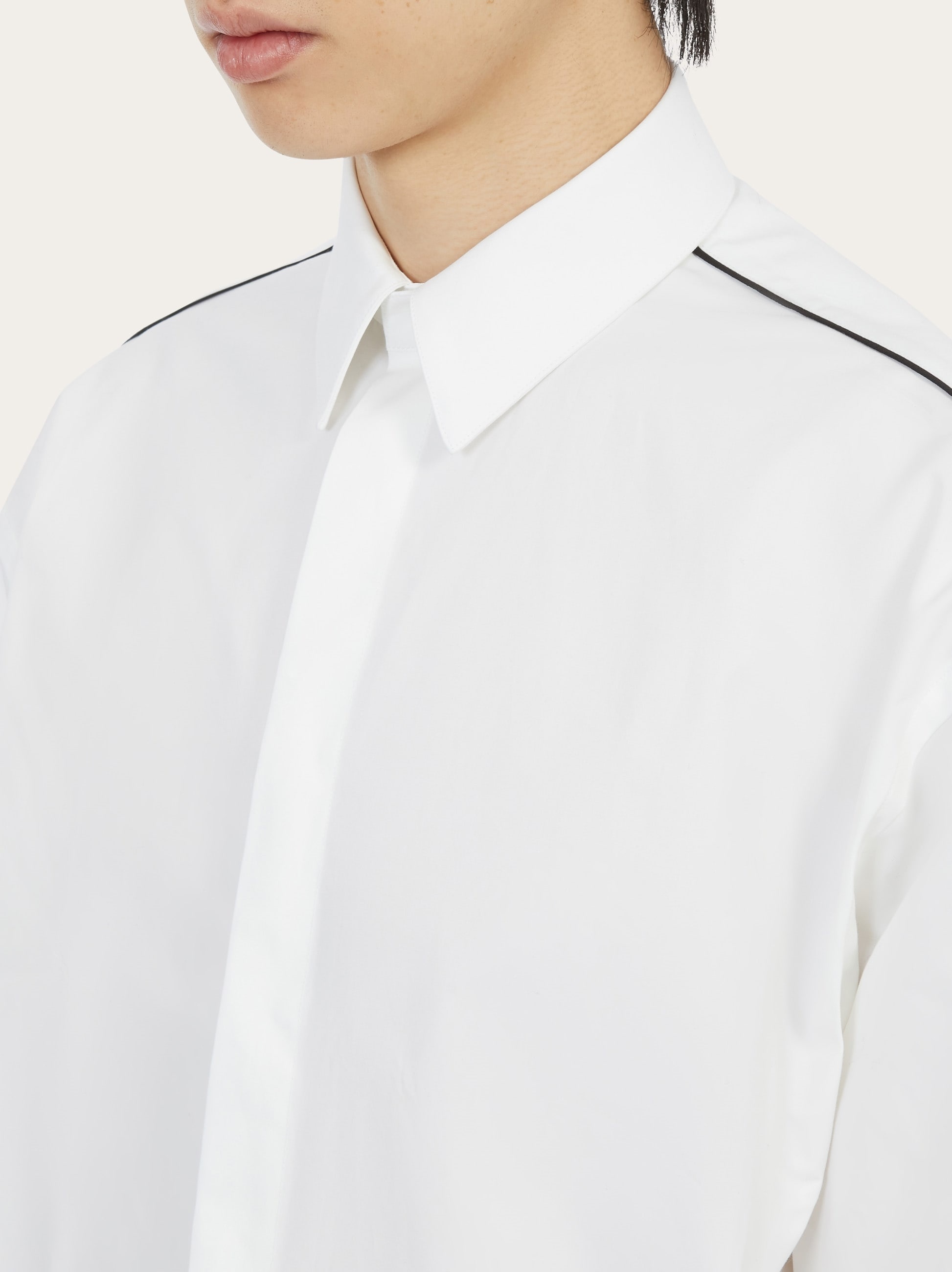 Sports shirt with contrasting piping - 4