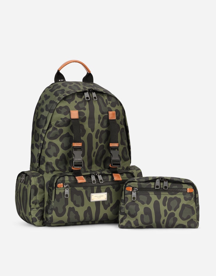 Nylon backpack with leopard print against a green background and branded plate - 6