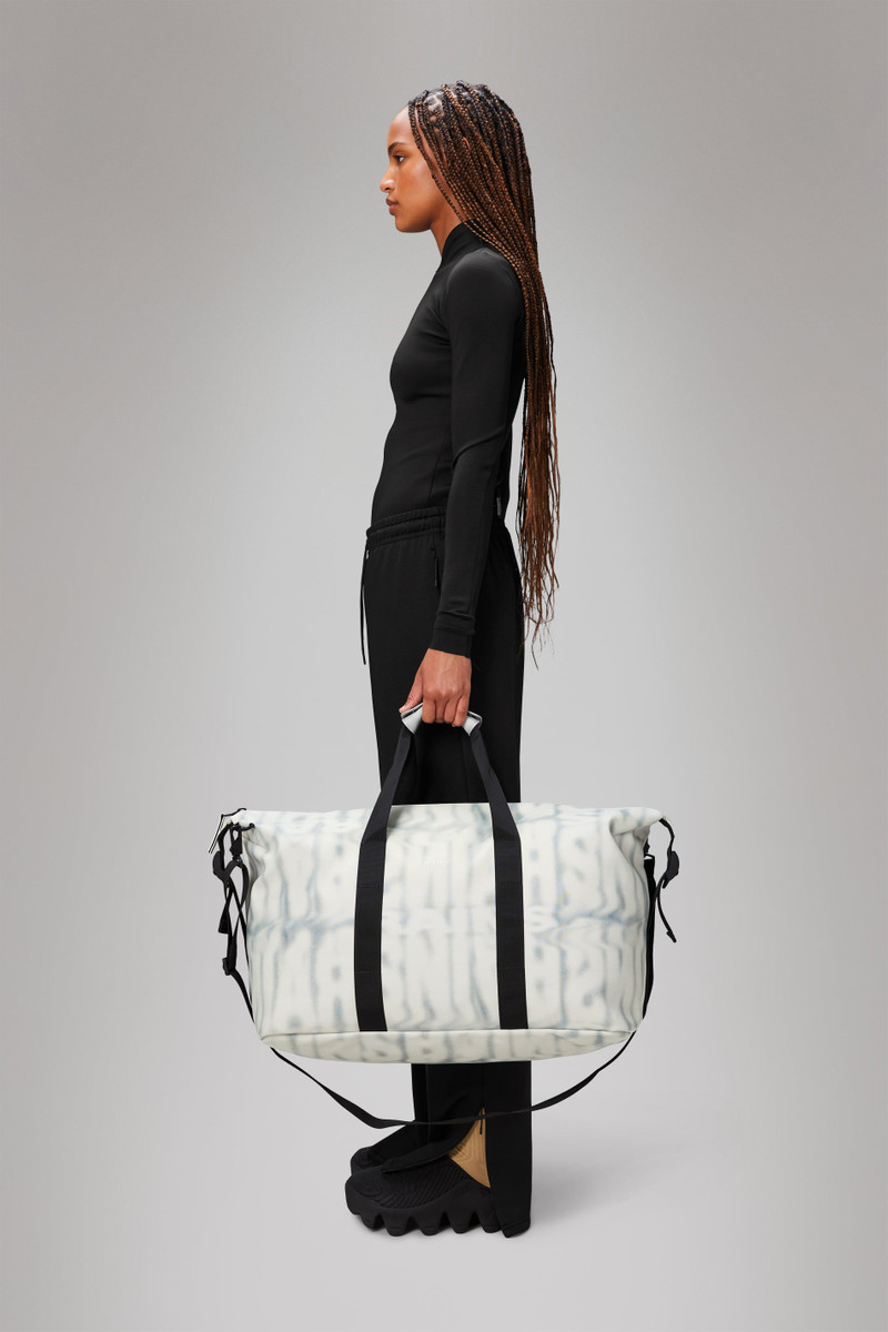 RAINS Hilo Weekend Bag Spray outlook