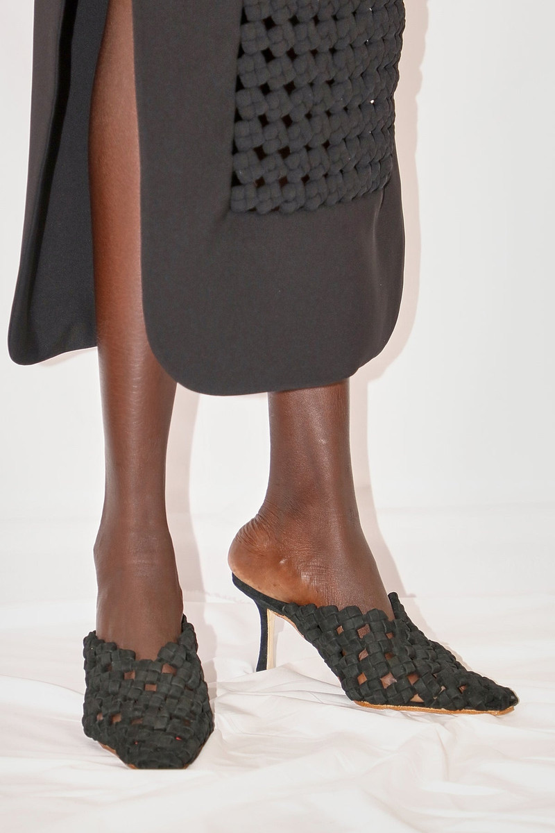 REGINA WEAVED MULE BLACK 10