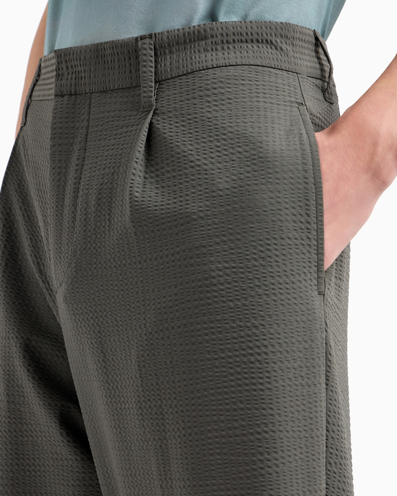 Pleated technical-seersucker fabric chinos - 5