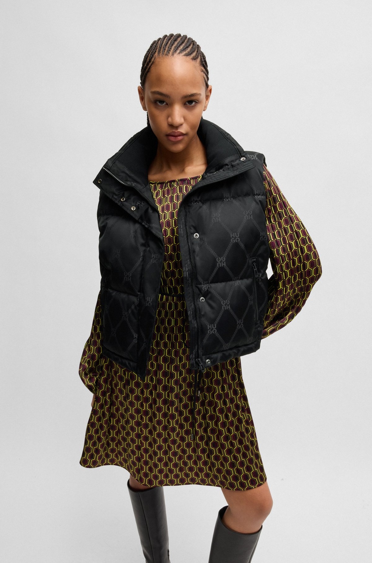 WATER-REPELLENT GILET WITH SIGNATURE CHAIN JACQUARD - 2
