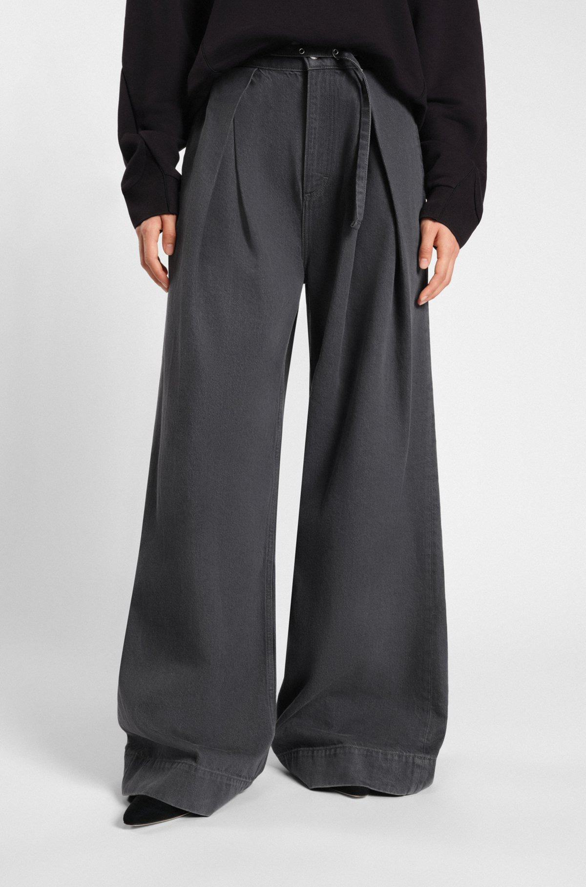 WIDE-LEG BELTED JEANS WITH FRONT PLEATS - 2