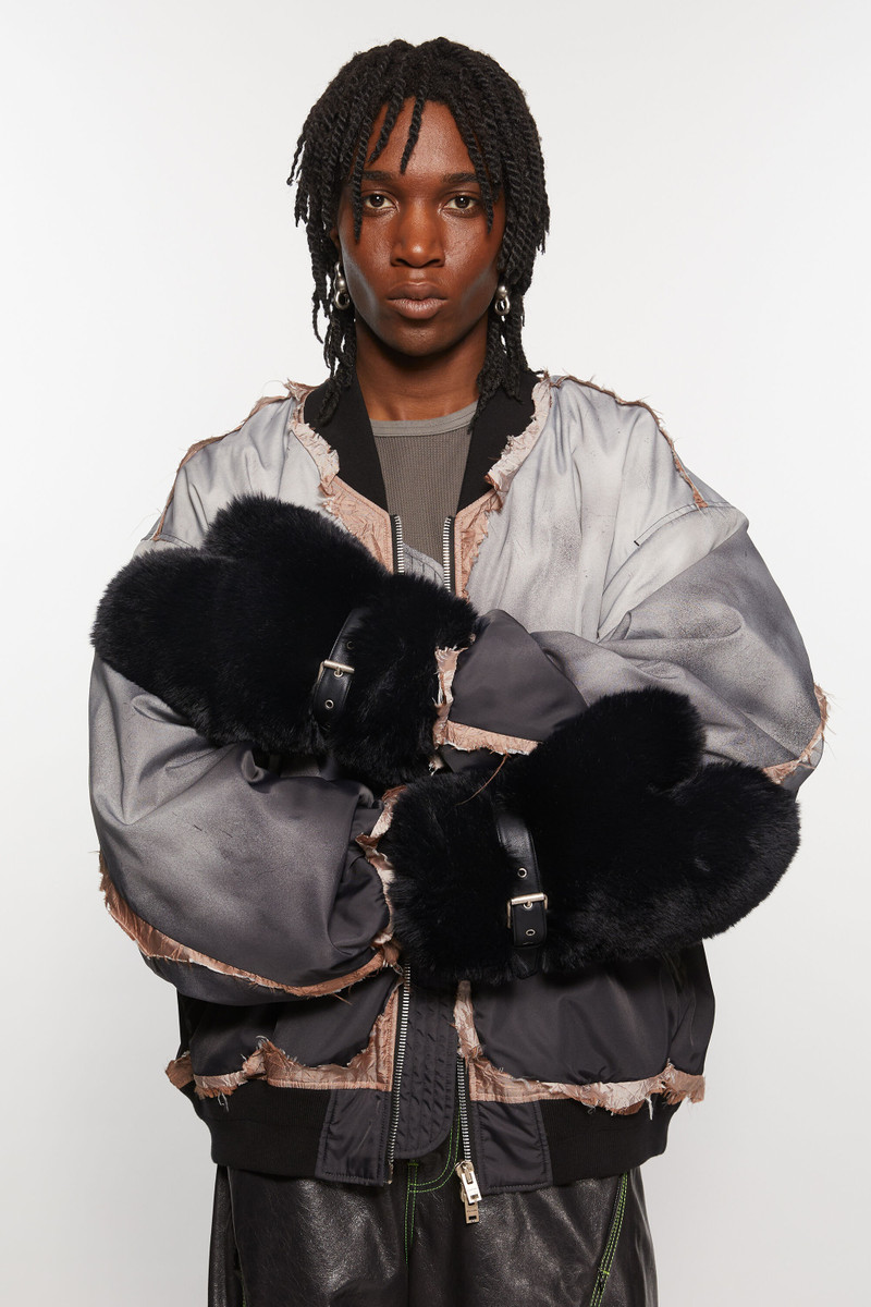 Fluffy buckle mittens - Black 3