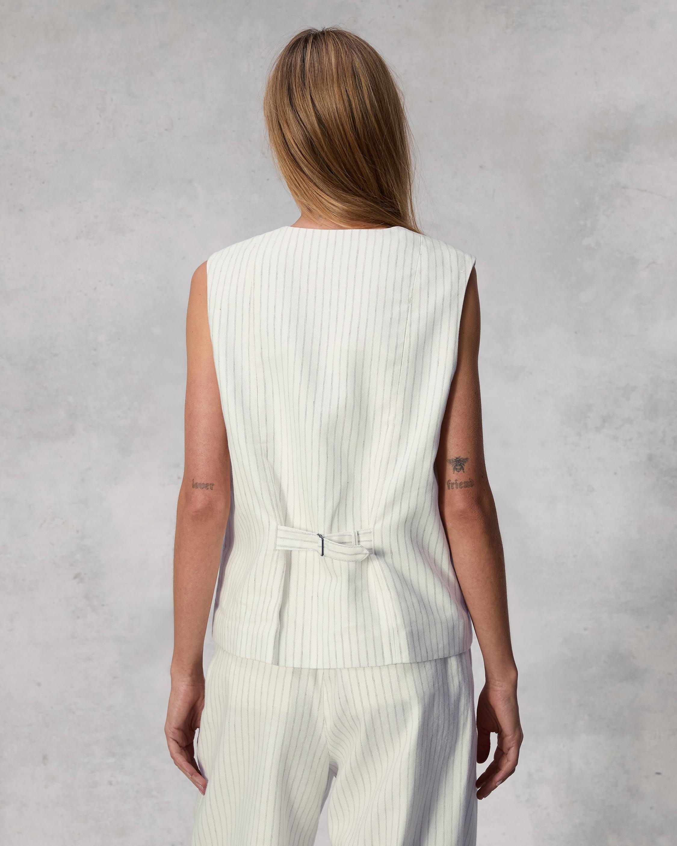 Erin Cotton Linen Vest
Relaxed Fit - 5