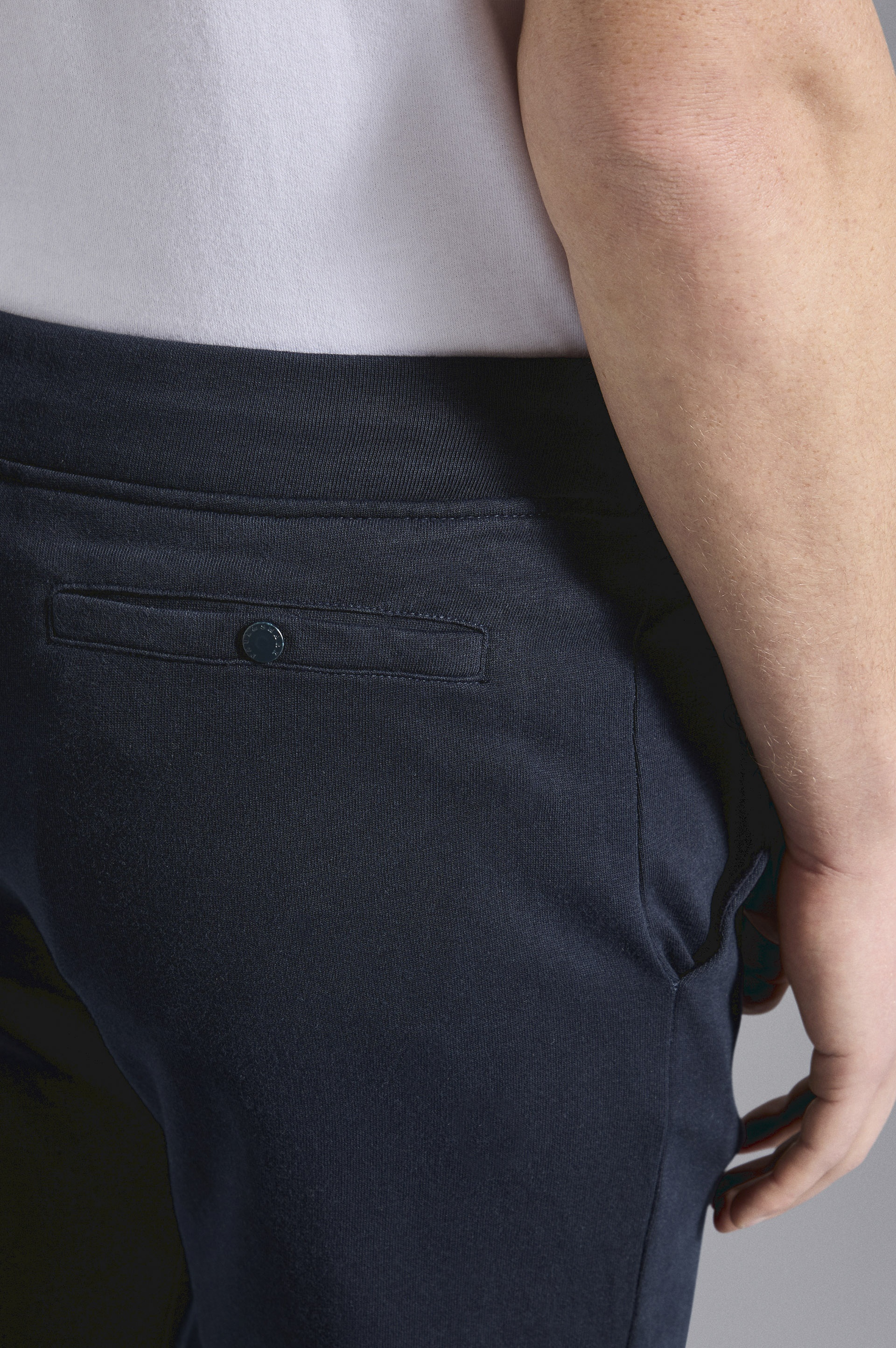 COTTON SWEATPANTS WITH ICONIC BADGE - 4