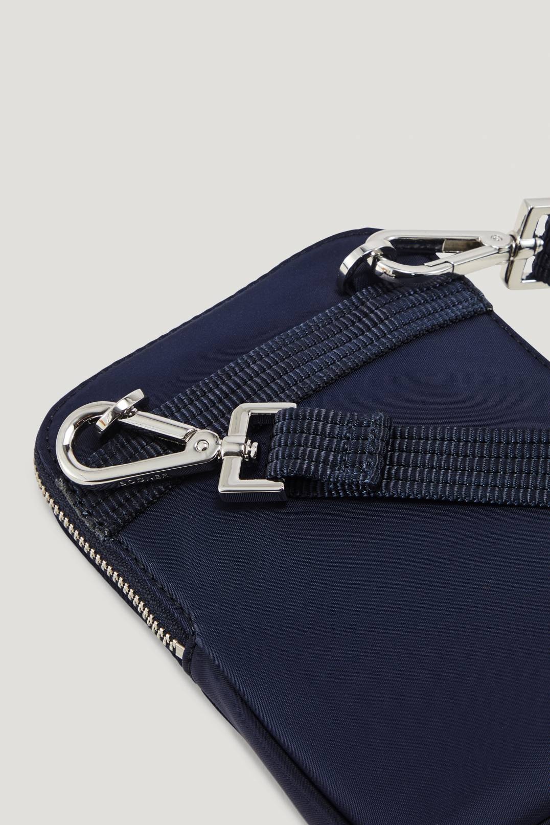 VERBIER PLAY JOHANNA SMARTPHONE POUCH IN NAVY BLUE - 5
