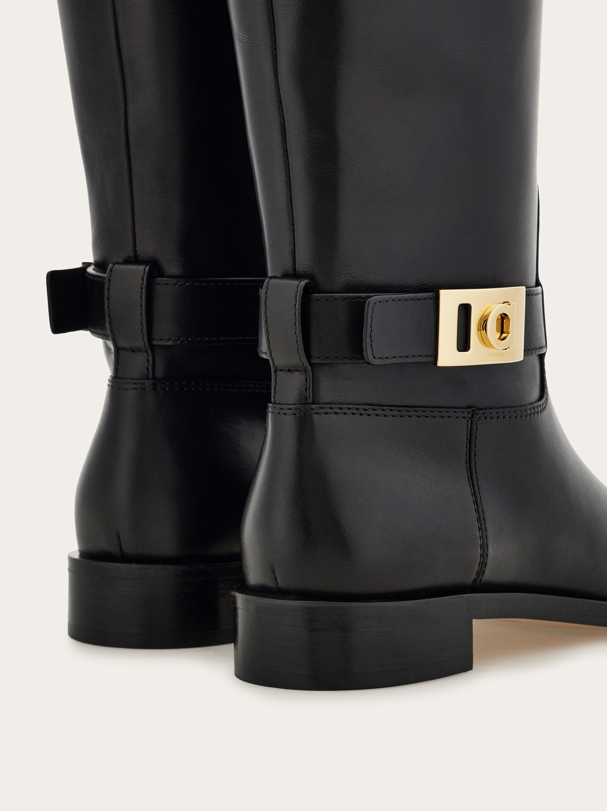 Knee high boot with Hug buckle detail - 8