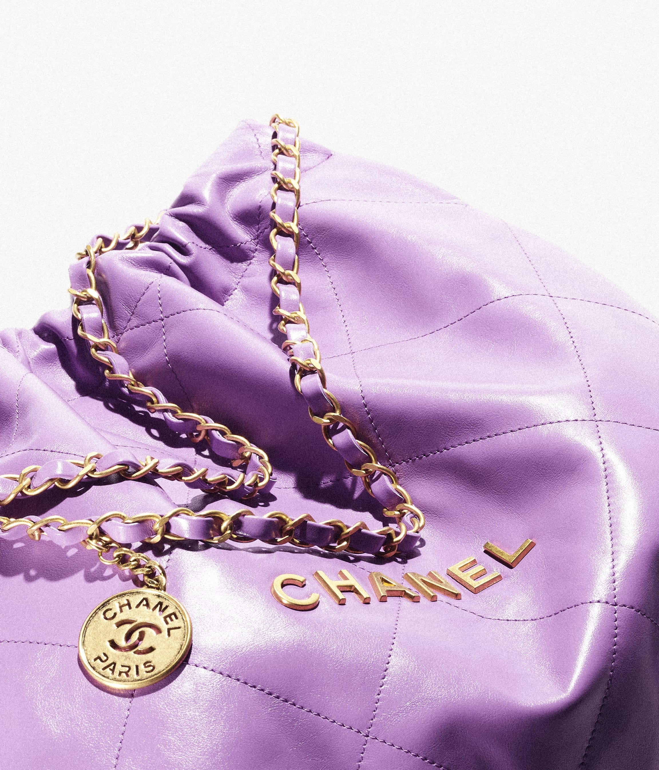 CHANEL 22 Handbag - 4