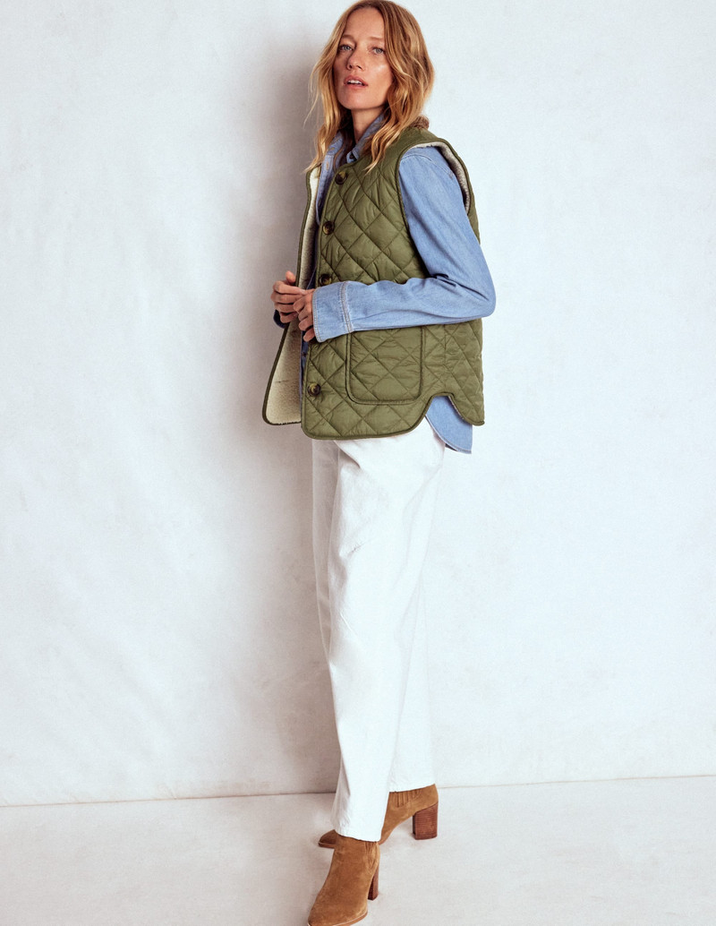 Clerkenwell Reversible Gilet-Woodland Green, Natural Borg 5