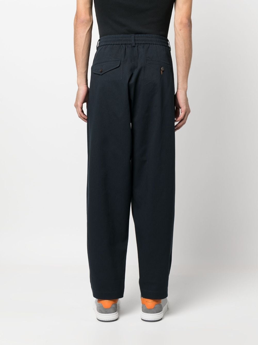elasticated-waistband tapered trousers - 4
