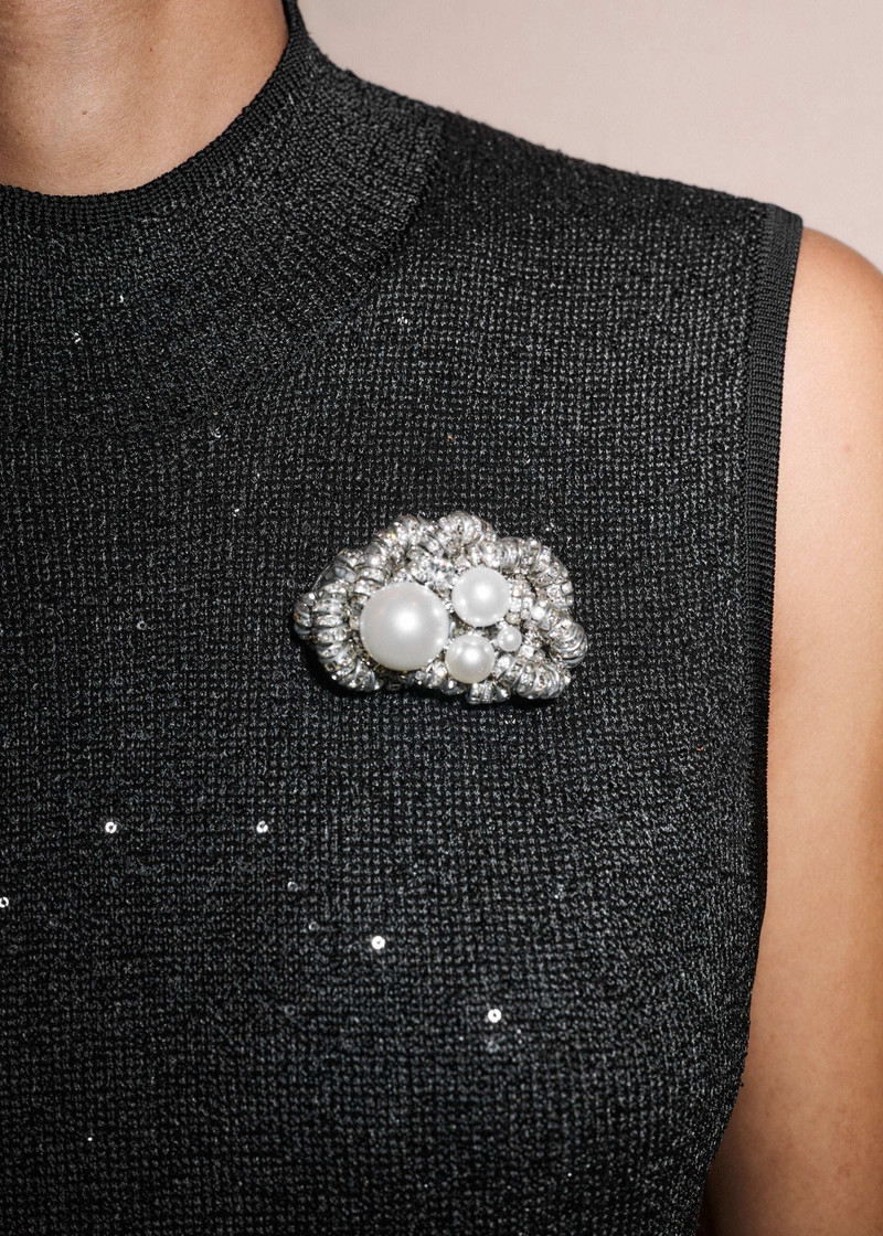 Knot Brooch 1