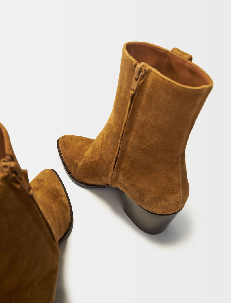 Cowboy boots in camel suede leather 8