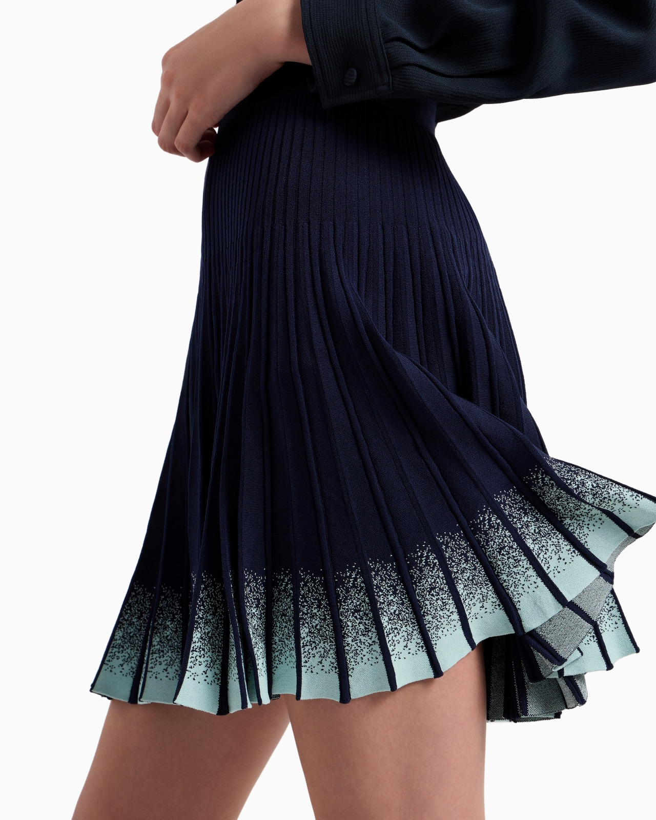 Pleated knit skirt with gradient ribbing - 5