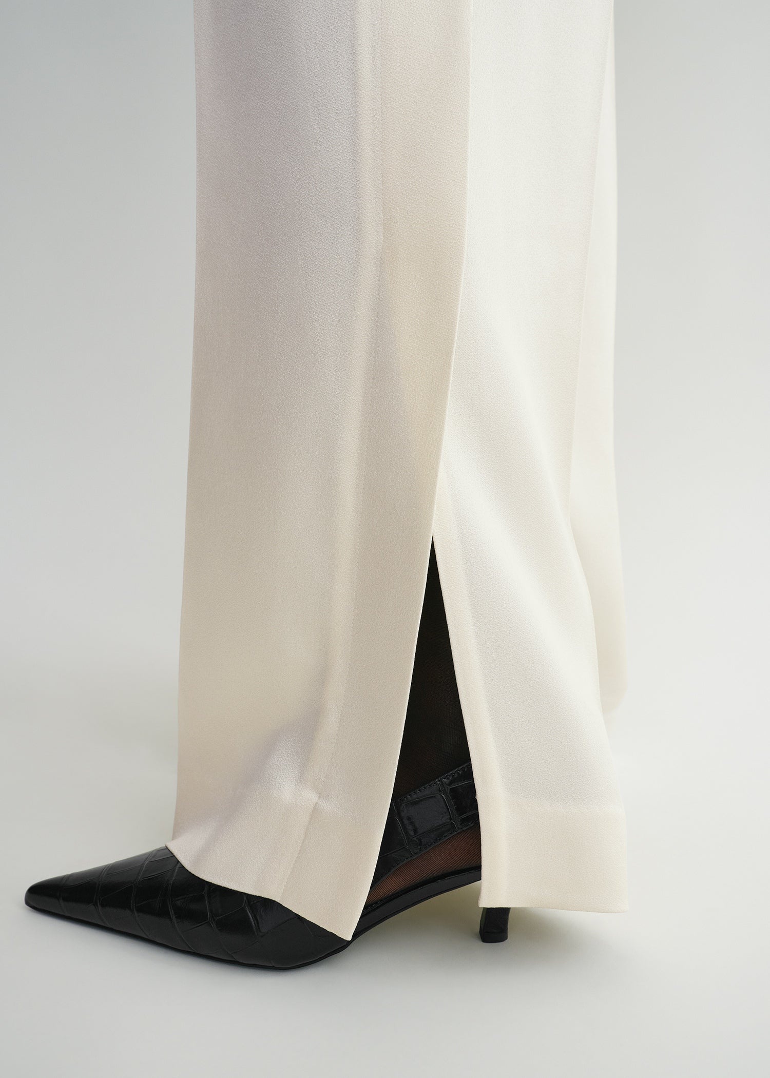 Cuff-slit trousers macadamia - 5