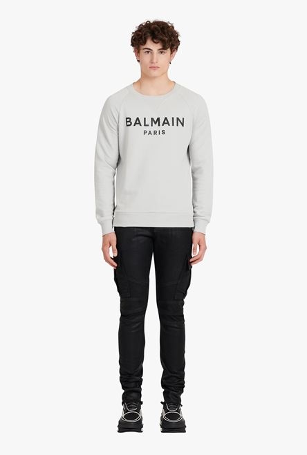 Light gray eco-designed cotton sweatshirt with black Balmain Paris metallic logo print - 4