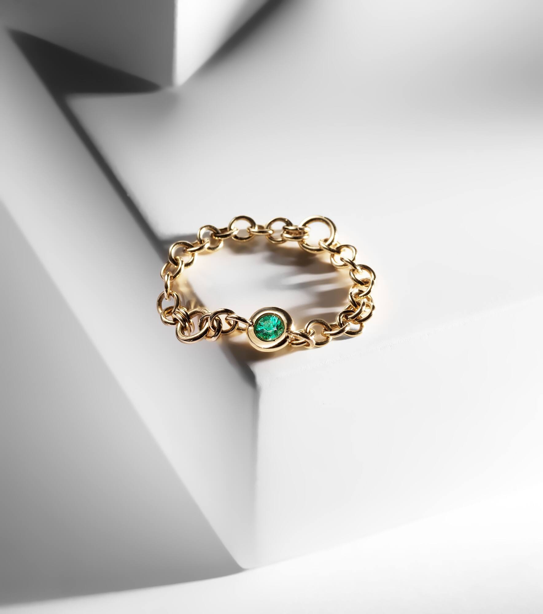Gravity Estrella 18kt gold chain ring with emerald - 4