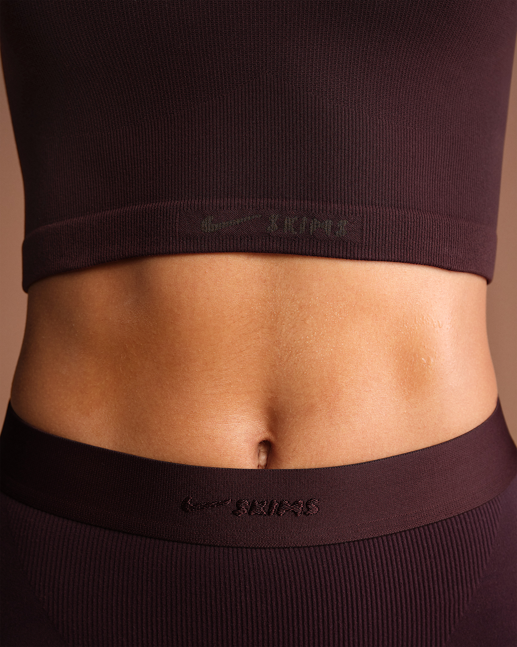 NikeSKIMS Vintage Seamless Women's Mock-Neck Long-Line Bra - 6