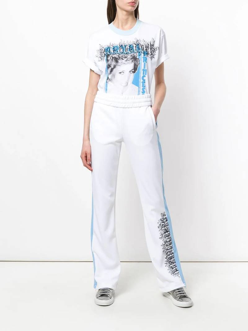 Off-White 연락처 세부 사항 outlook