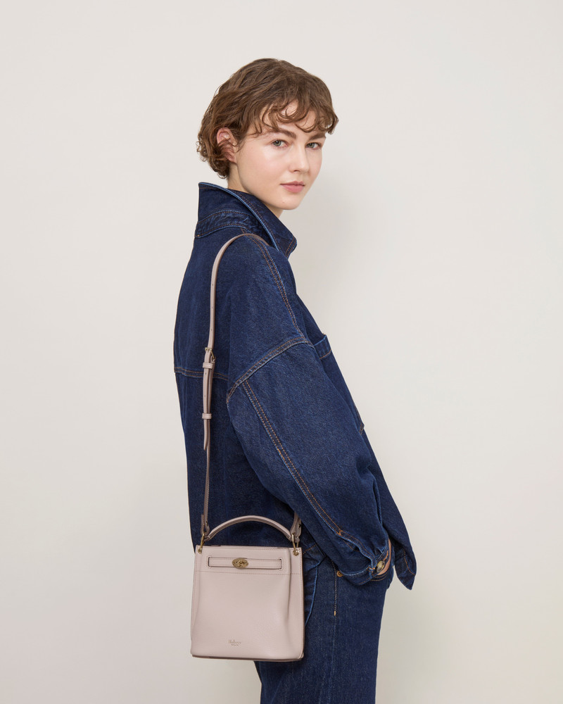 Mulberry Mini Islington Bucket
Blossom Pink Small Classic Grain outlook