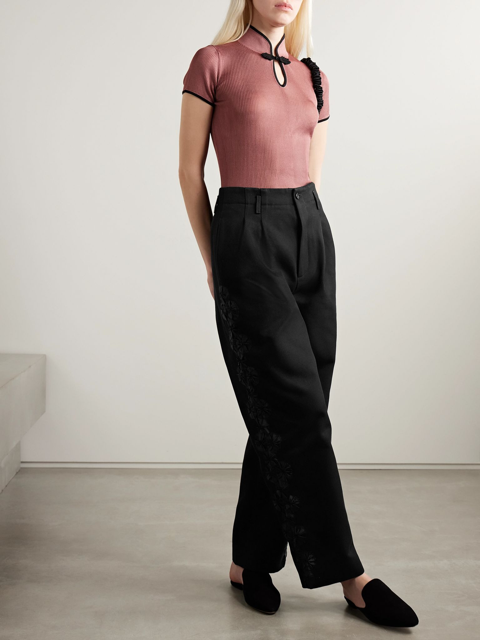 Ribbon Garland satin-trimmed pleated cotton-twill wide-leg pants Black - 2