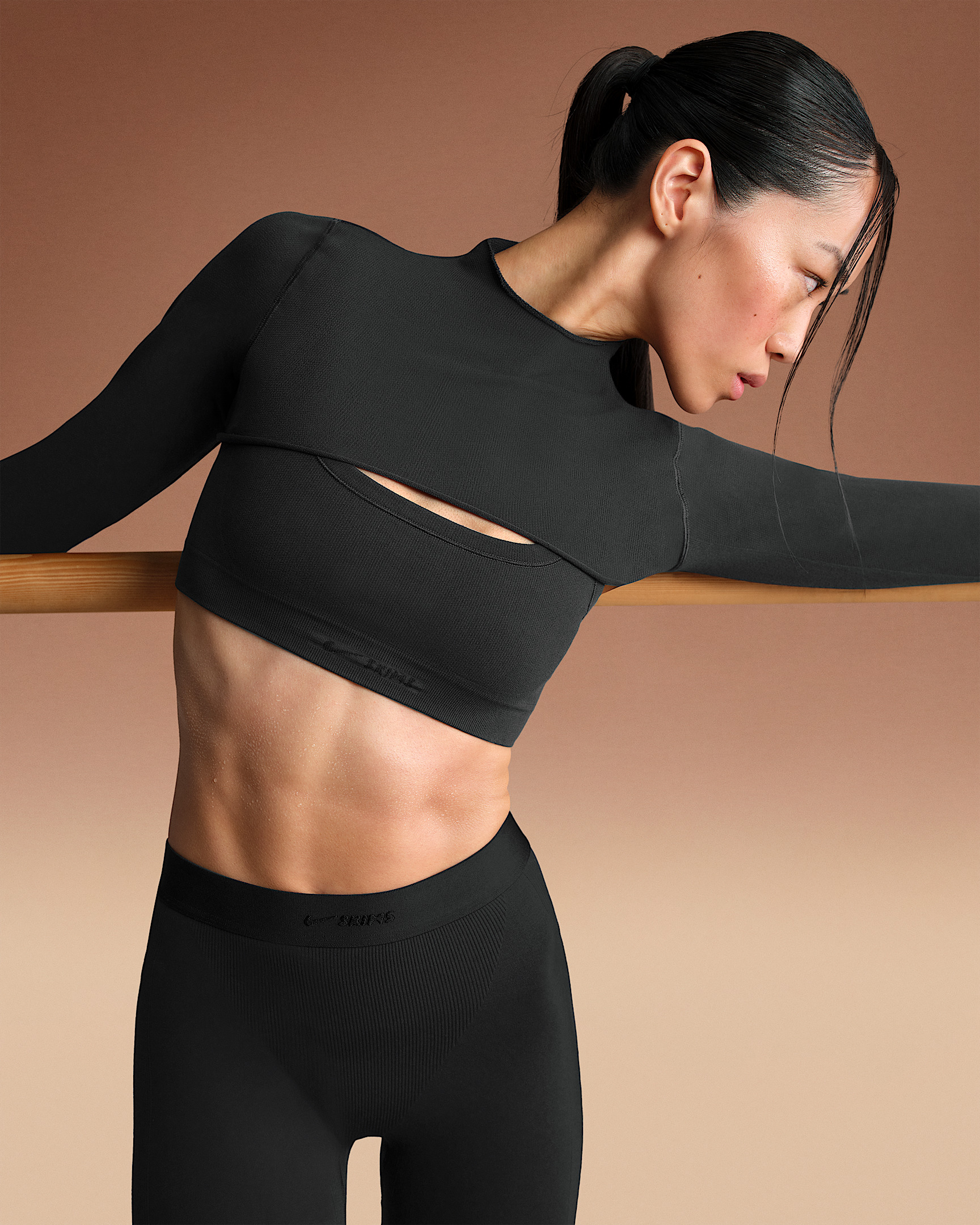 NikeSKIMS Vintage Seamless Women's Long-Sleeve Shrug - 3