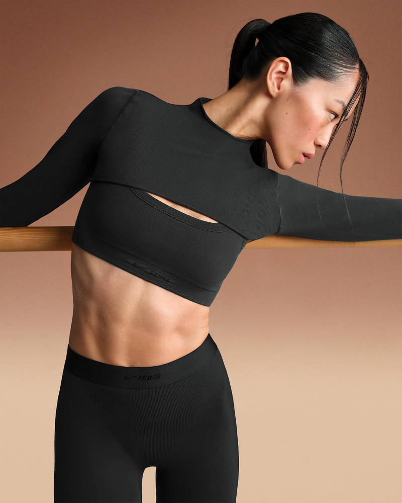 NikeSKIMS Vintage Seamless Women's Long-Sleeve Shrug 3