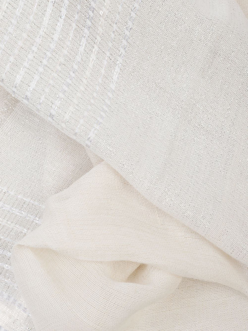 fringed-edge scarf 3