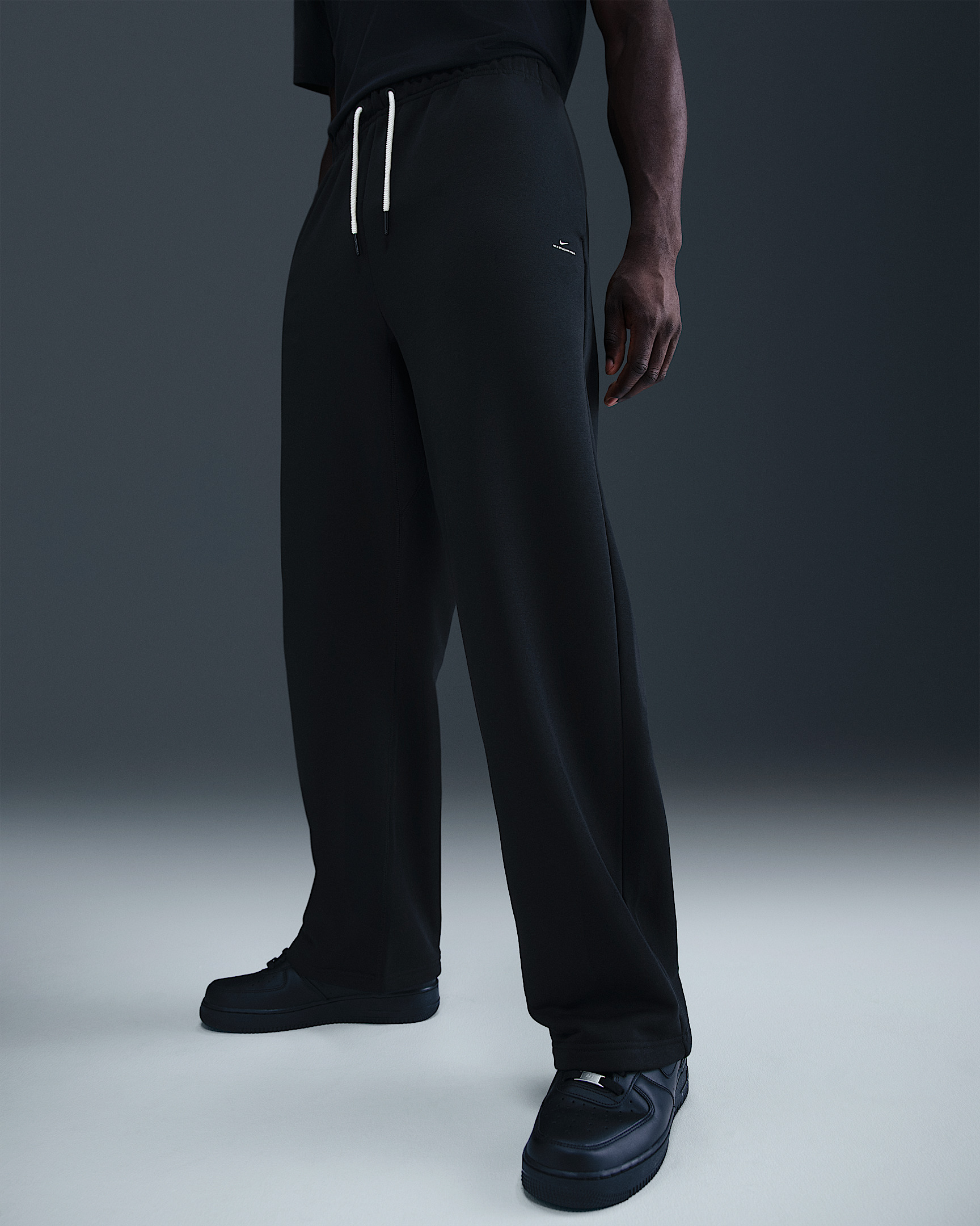 Nike Standard Issue Men's Therma-FIT Brushed Open-Hem Basketball Pants - 2