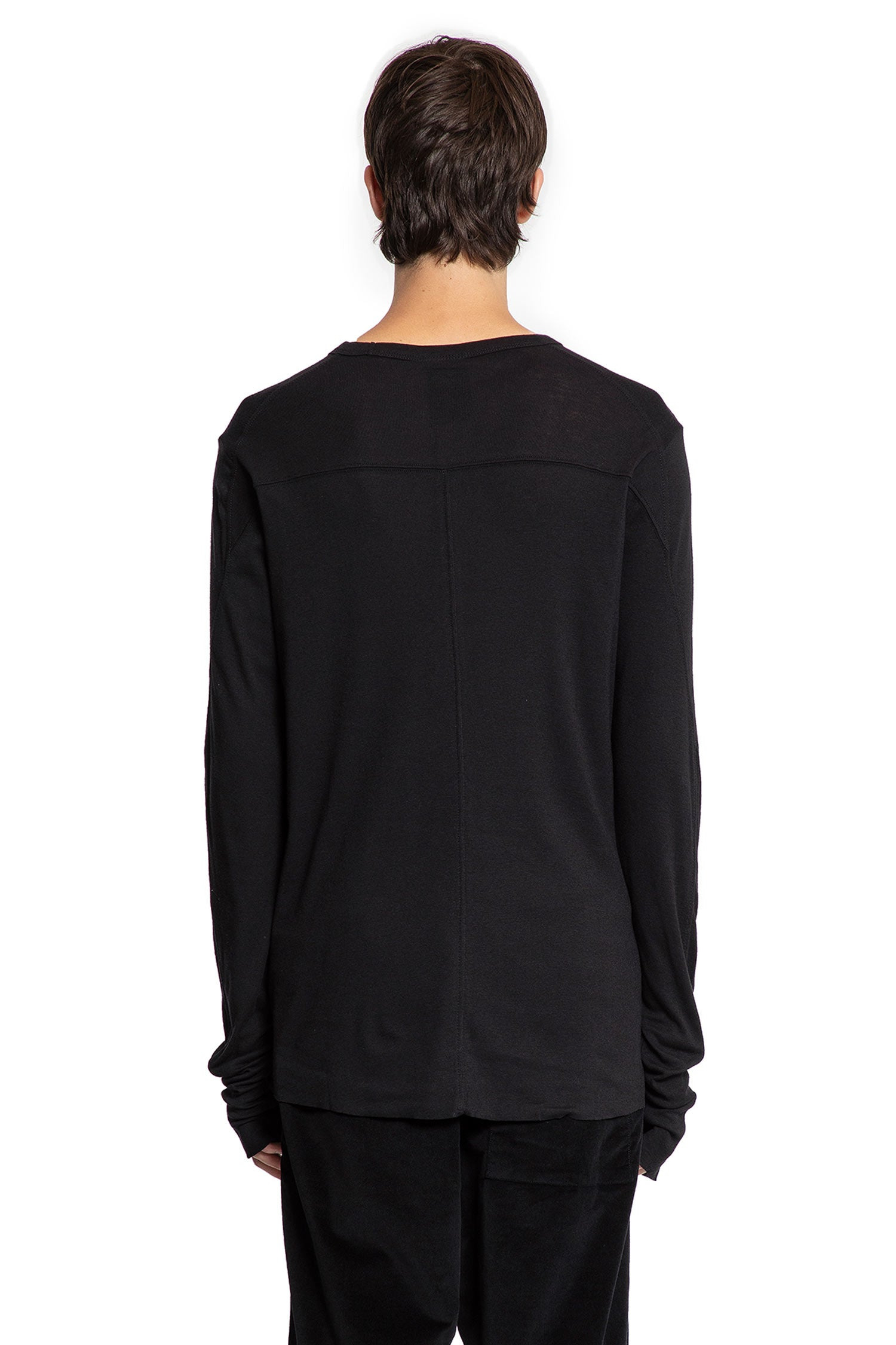 Long-Sleeve-T-Shirt-With-Hand-Gaiters - 3