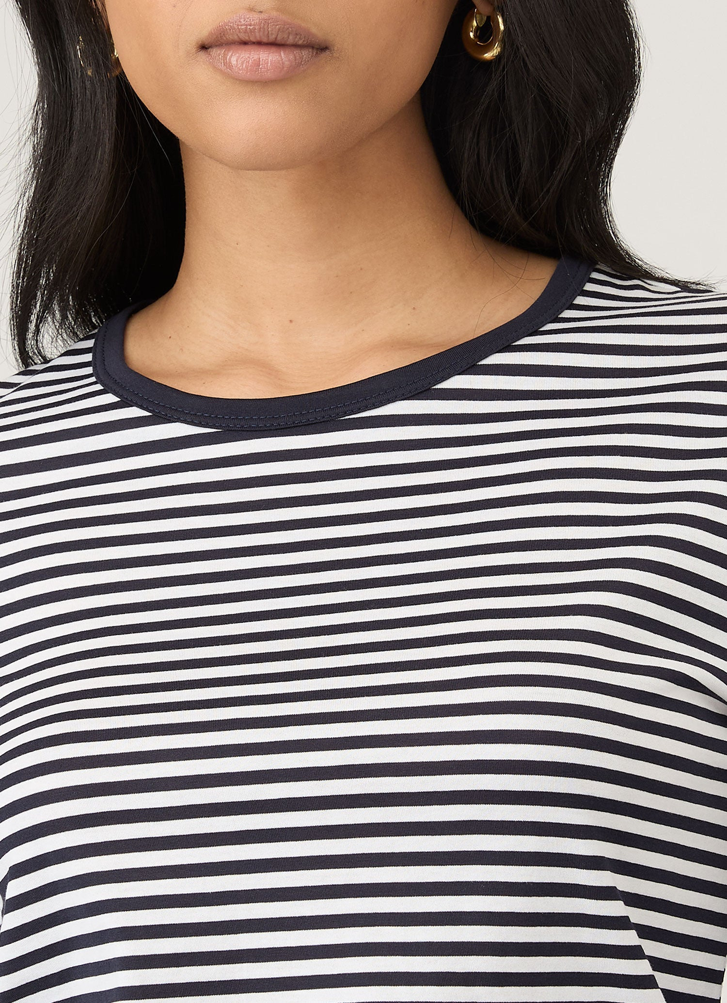 Long Sleeve Crew Neck T‑shirt - 4