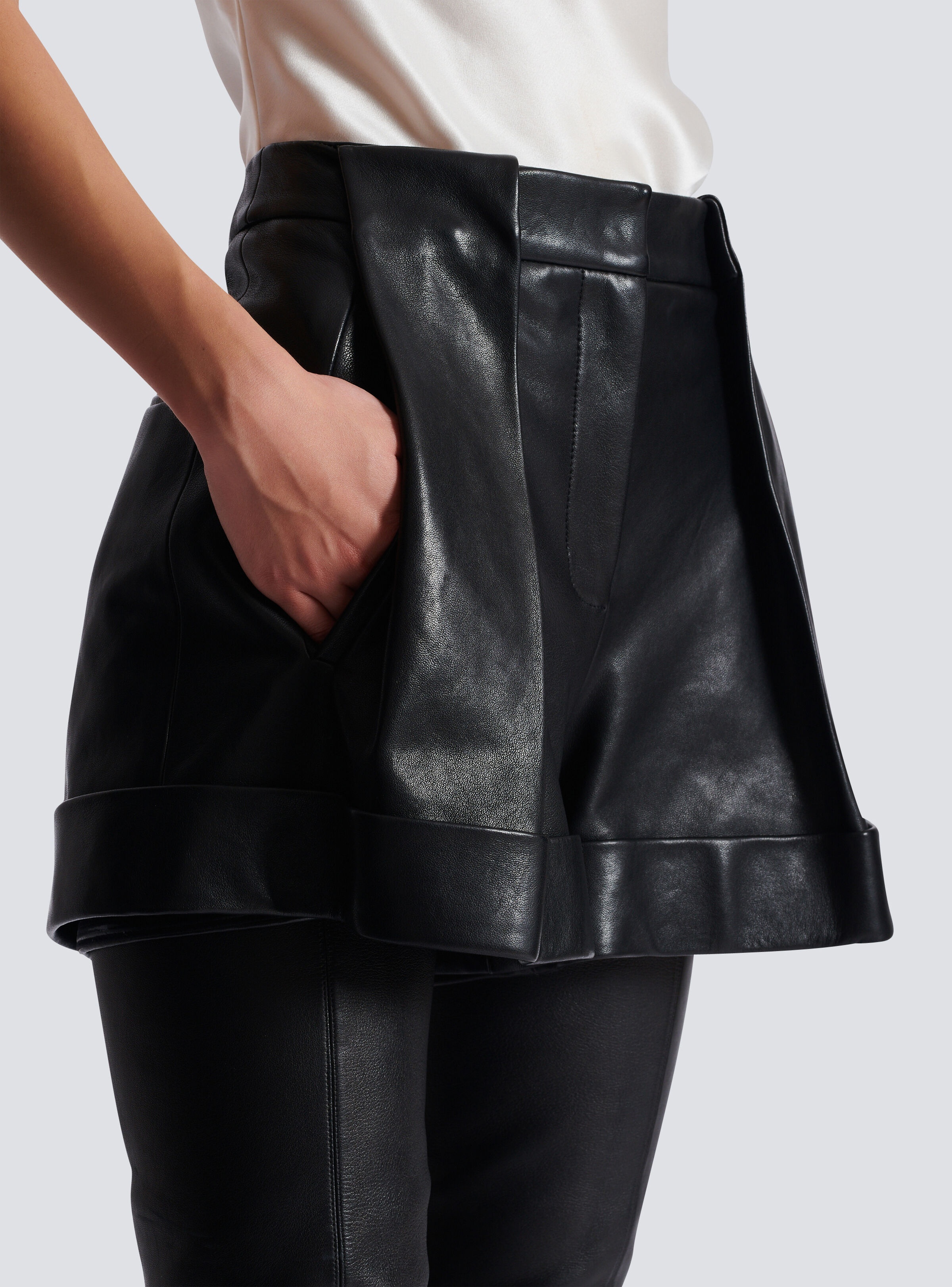 Pleated lambskin shorts - 6