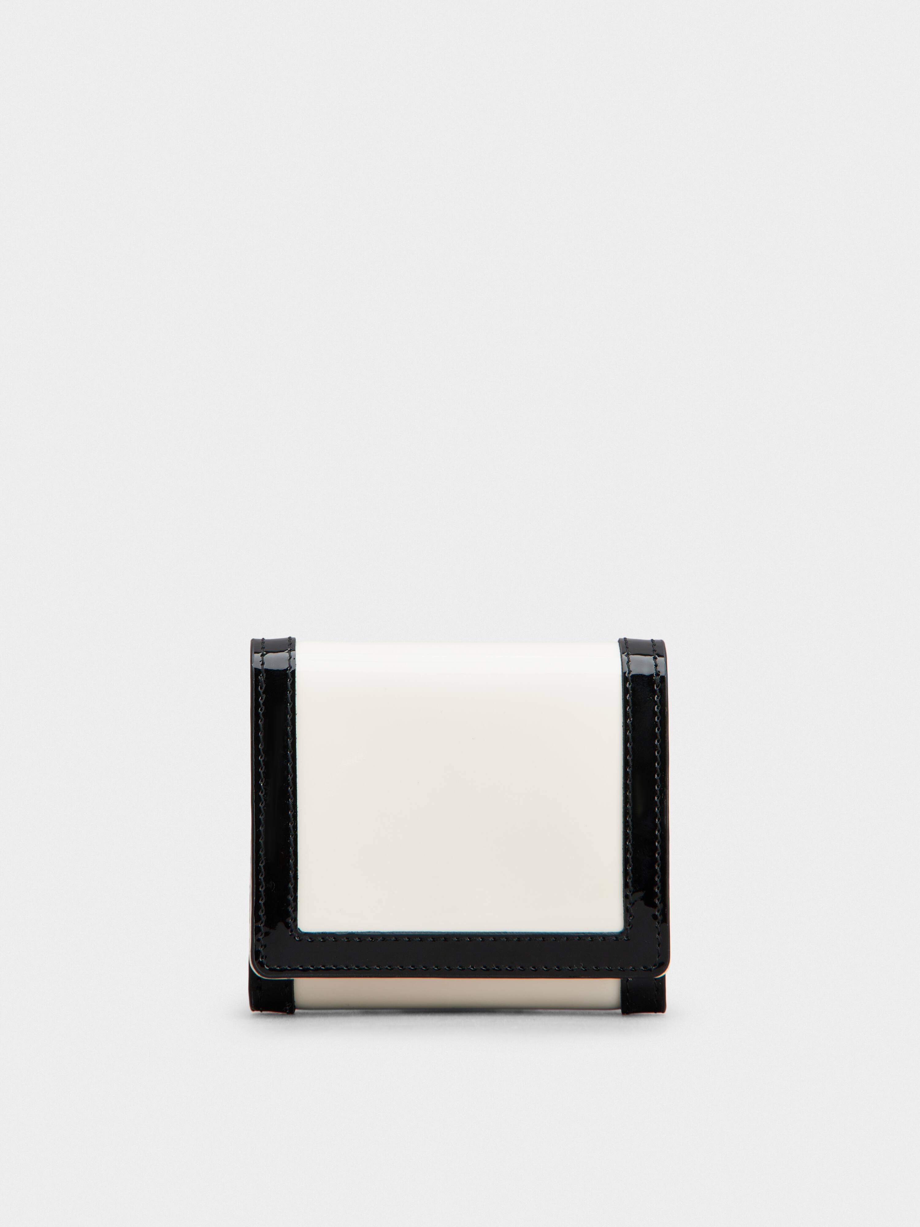 Belle Vivier Lacquered Buckle Wallet in Patent Leather - 4
