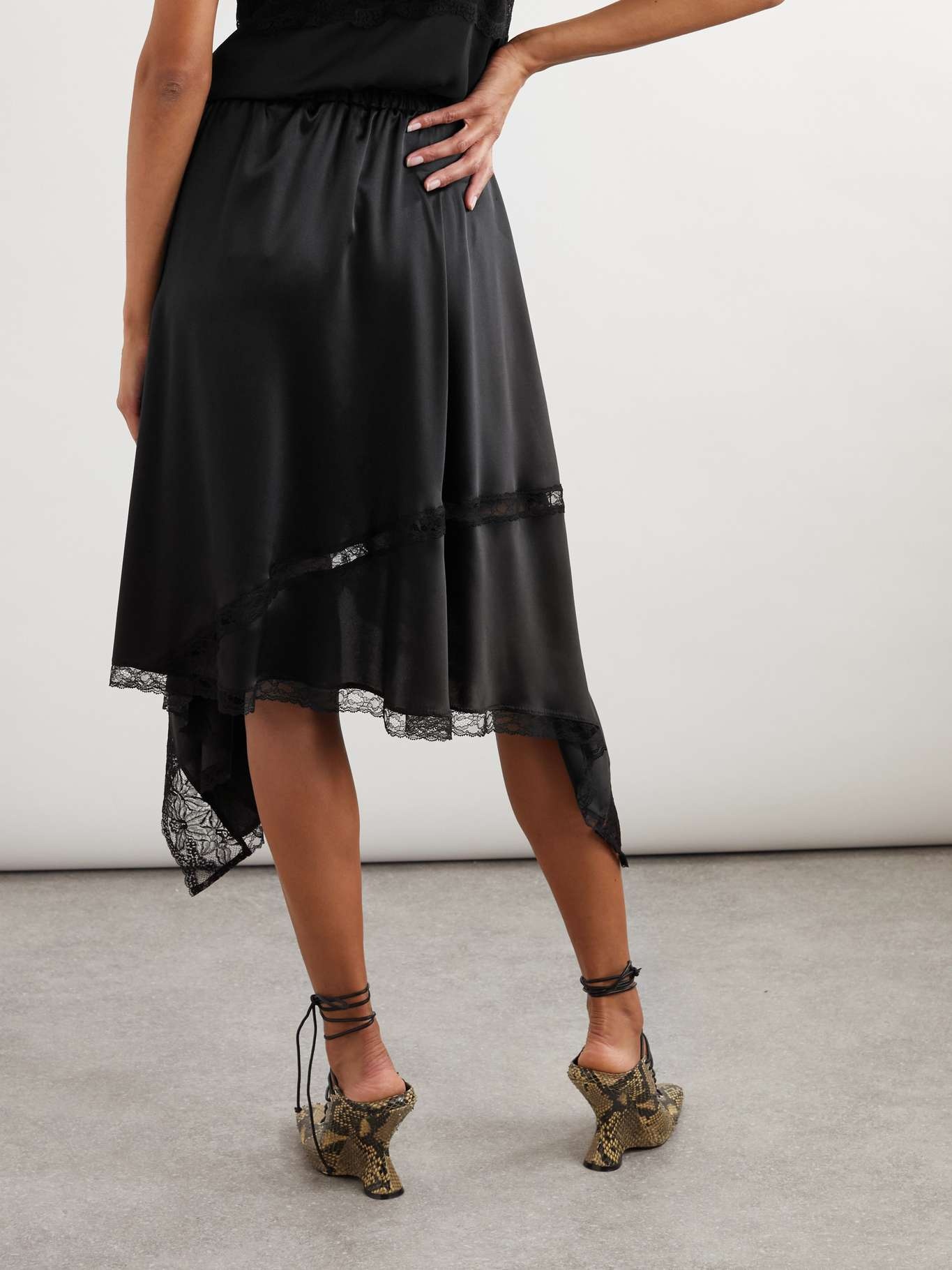 Asymmetric lace-trimmed silk-blend satin midi skirt Black - 3