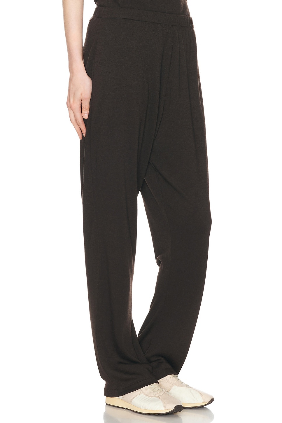 Nevia Pant - 2