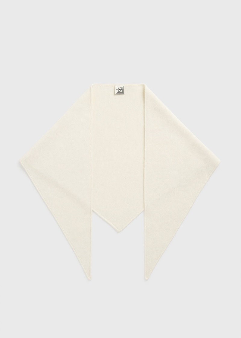Triangle wool scarf ecru 4