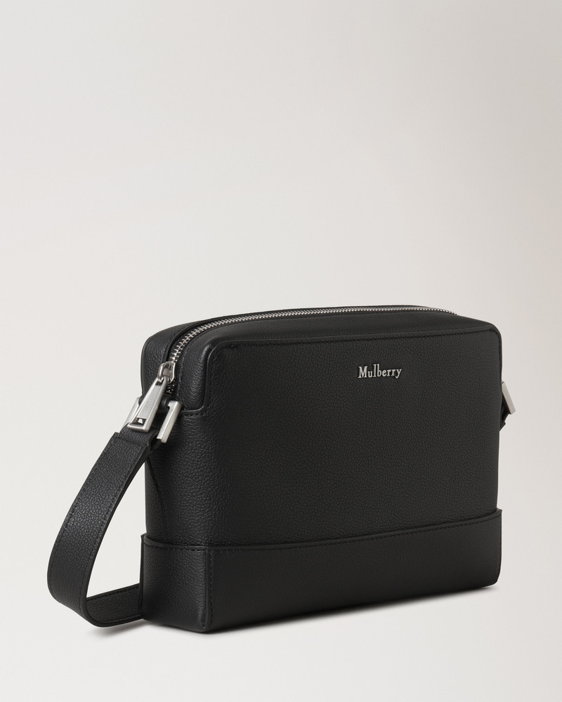 Small Farringdon Messenger
Black Small Pebble Grain 4