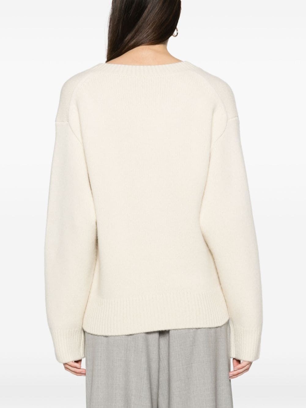 Wool and cashmere blend v-necked jumper - 4