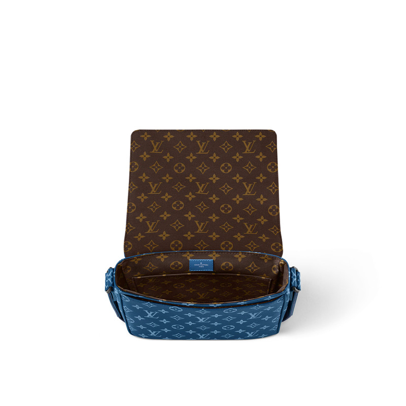 Louis Vuitton District PM | REVERSIBLE