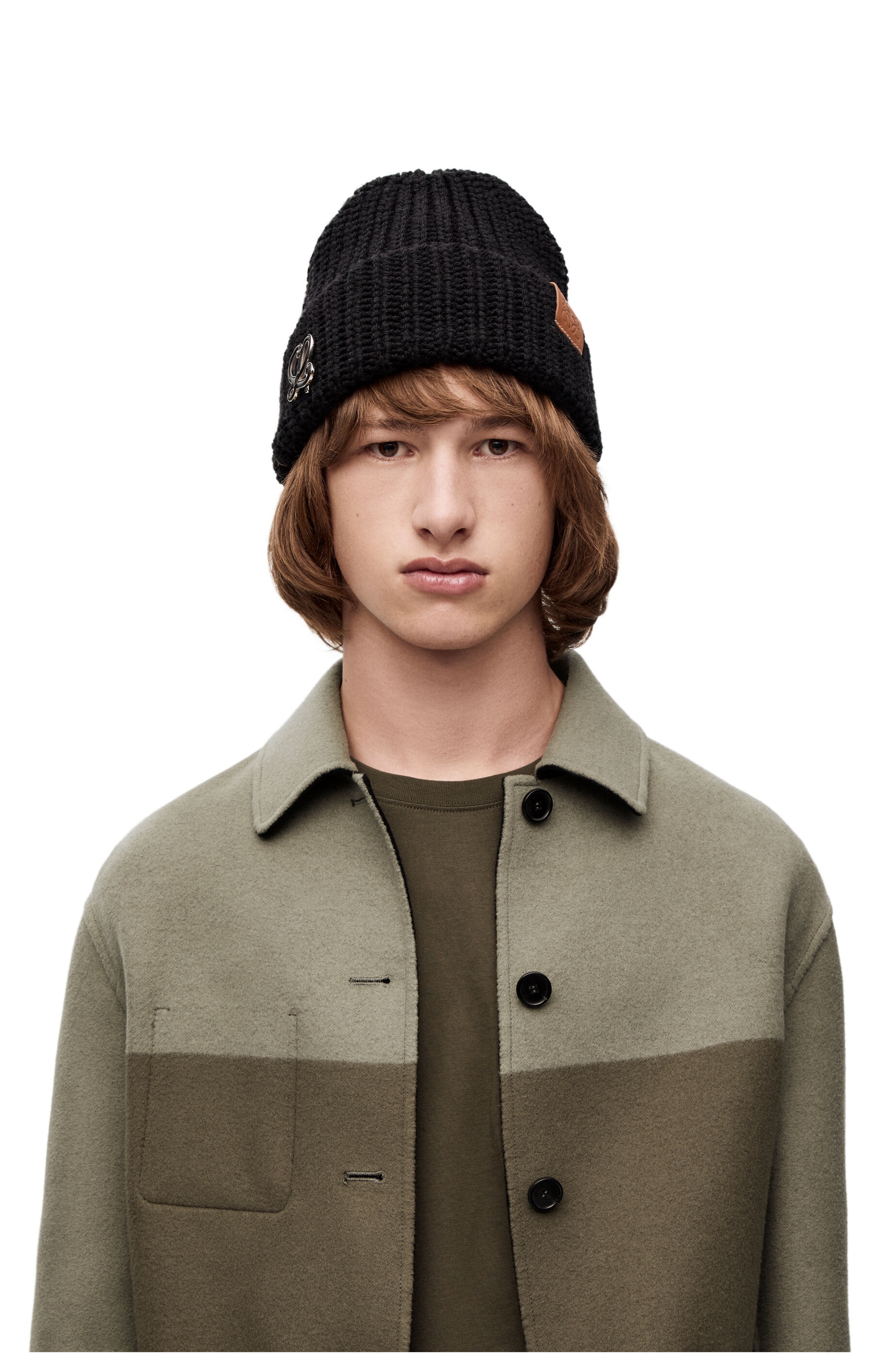 Anagram brooch beanie in wool 2