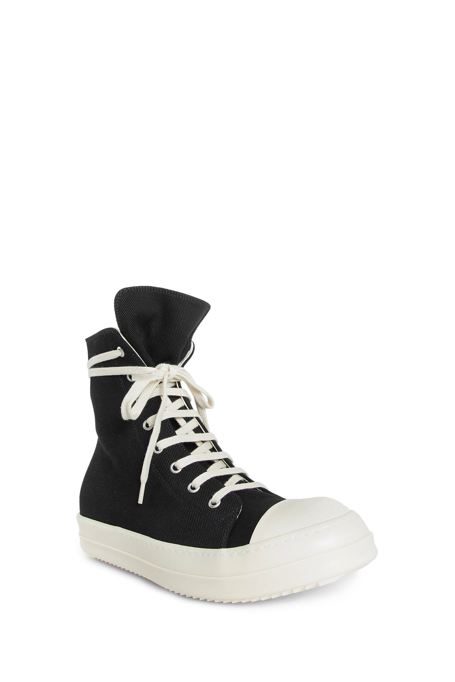 High-Top-Canvas-Sneaks - 2