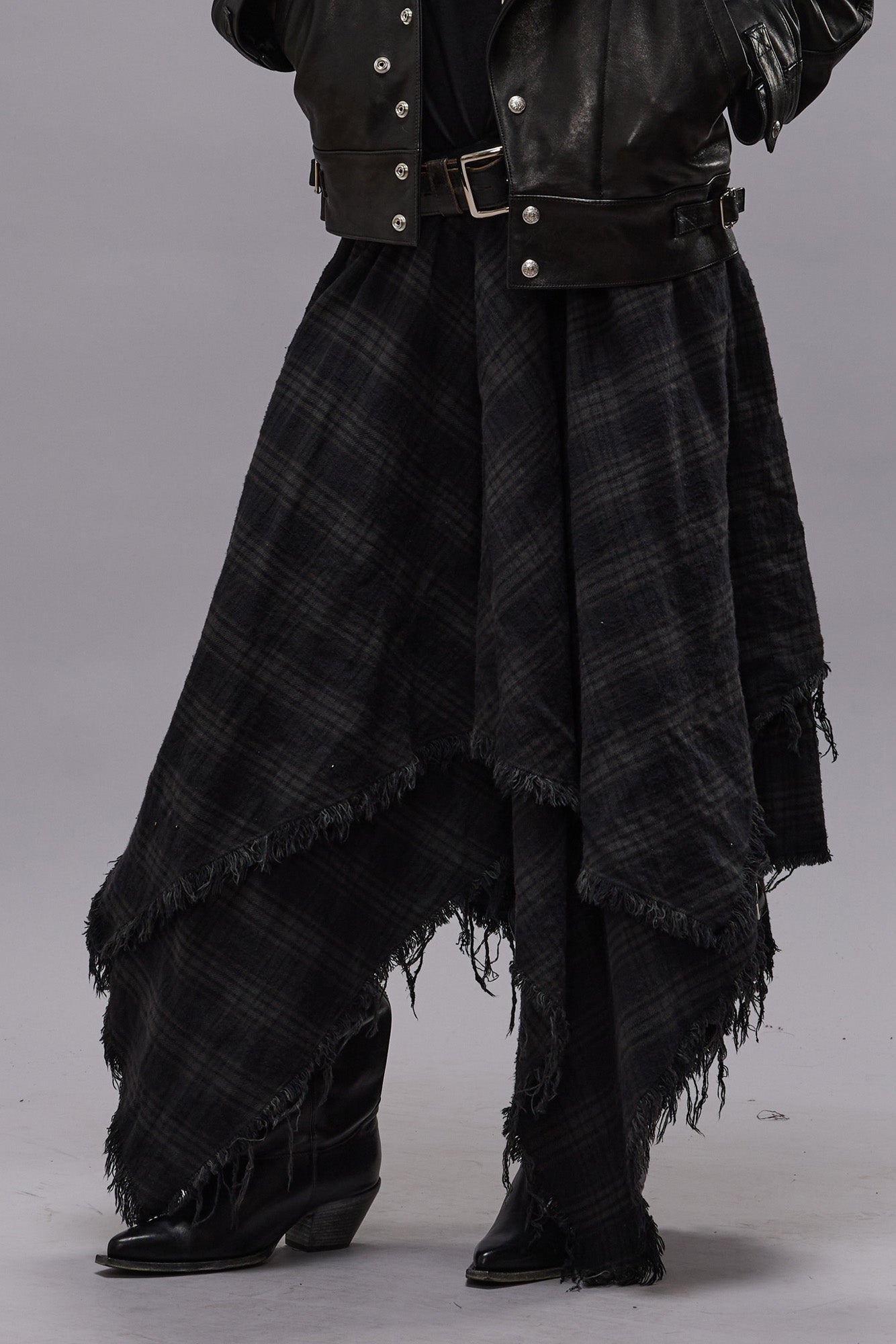 MIDI HANDKERCHIEF SKIRT - OVERDYED BLACK PLAID - R13 - 4