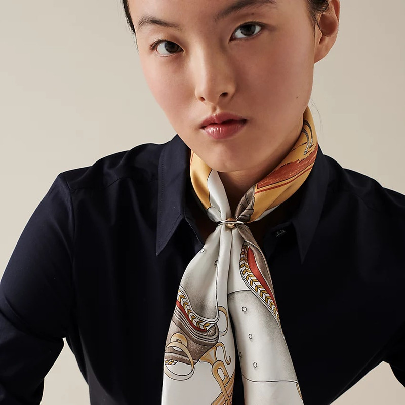 Hermès Saturne scarf 70 ring outlook