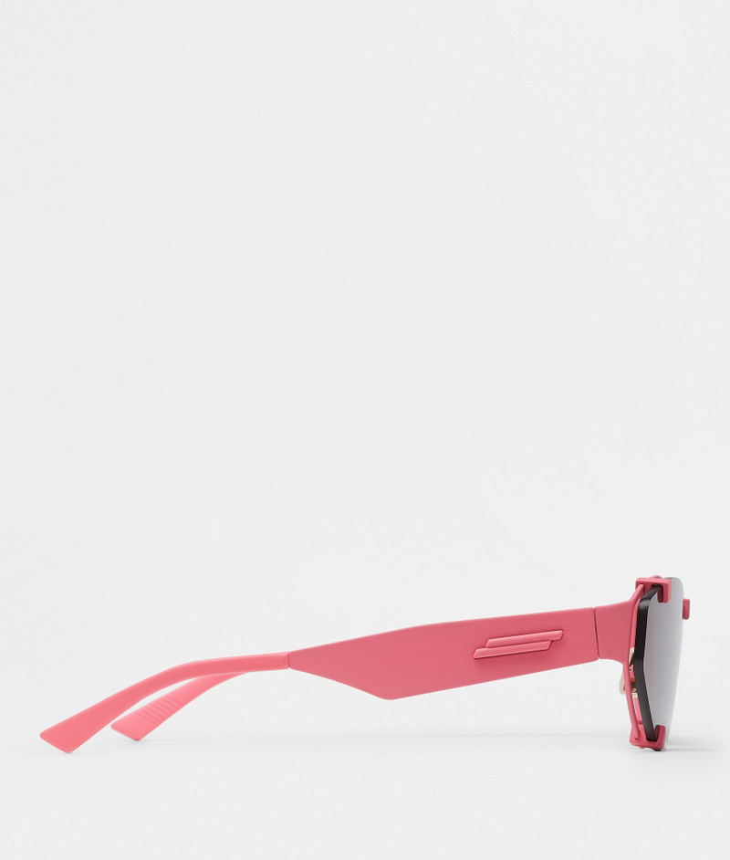 Bottega Veneta grip outlook