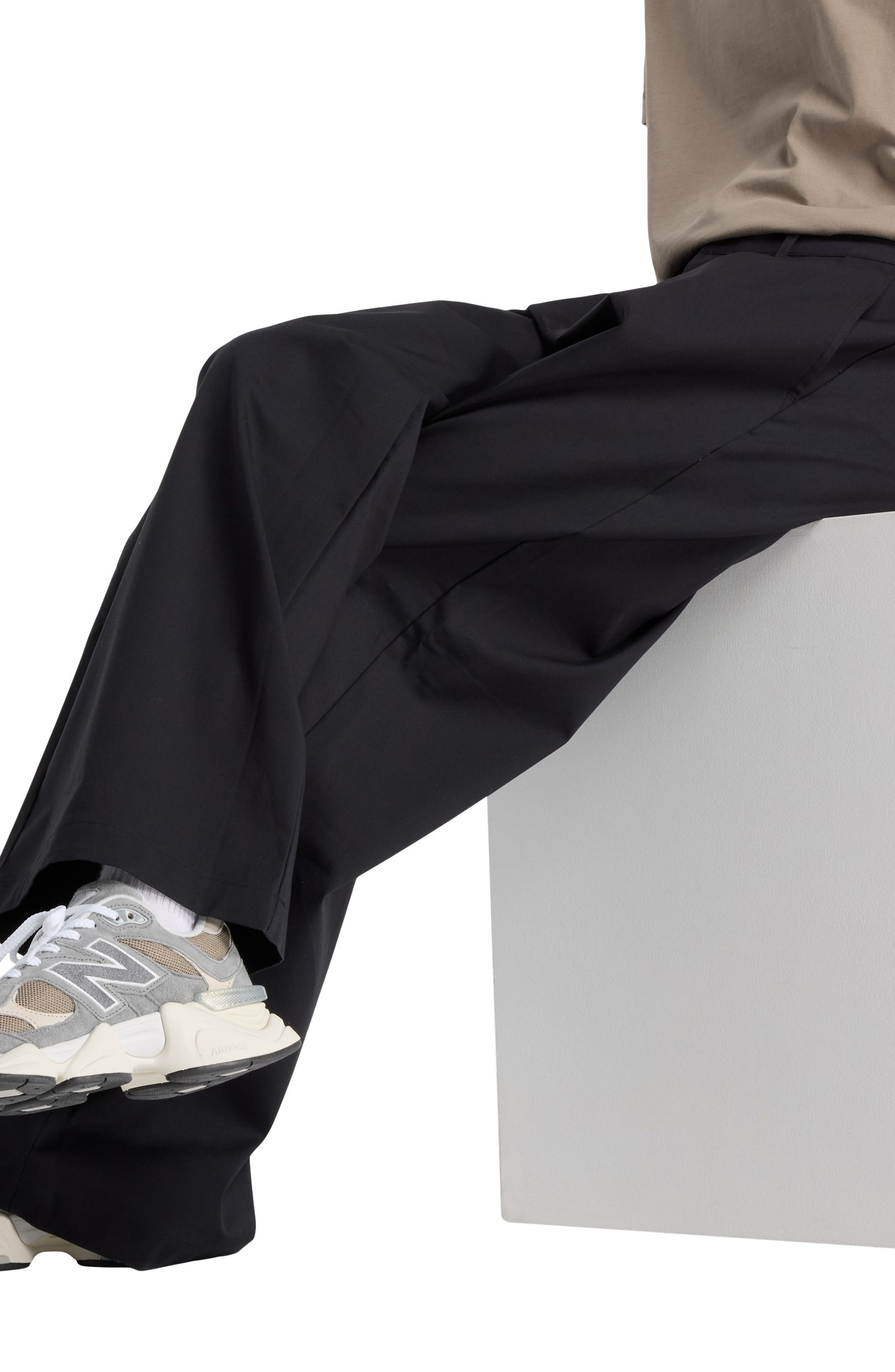 New Balance Boylston Pleated Cotton Blend Twill Pants in Black at Nordstrom - 8