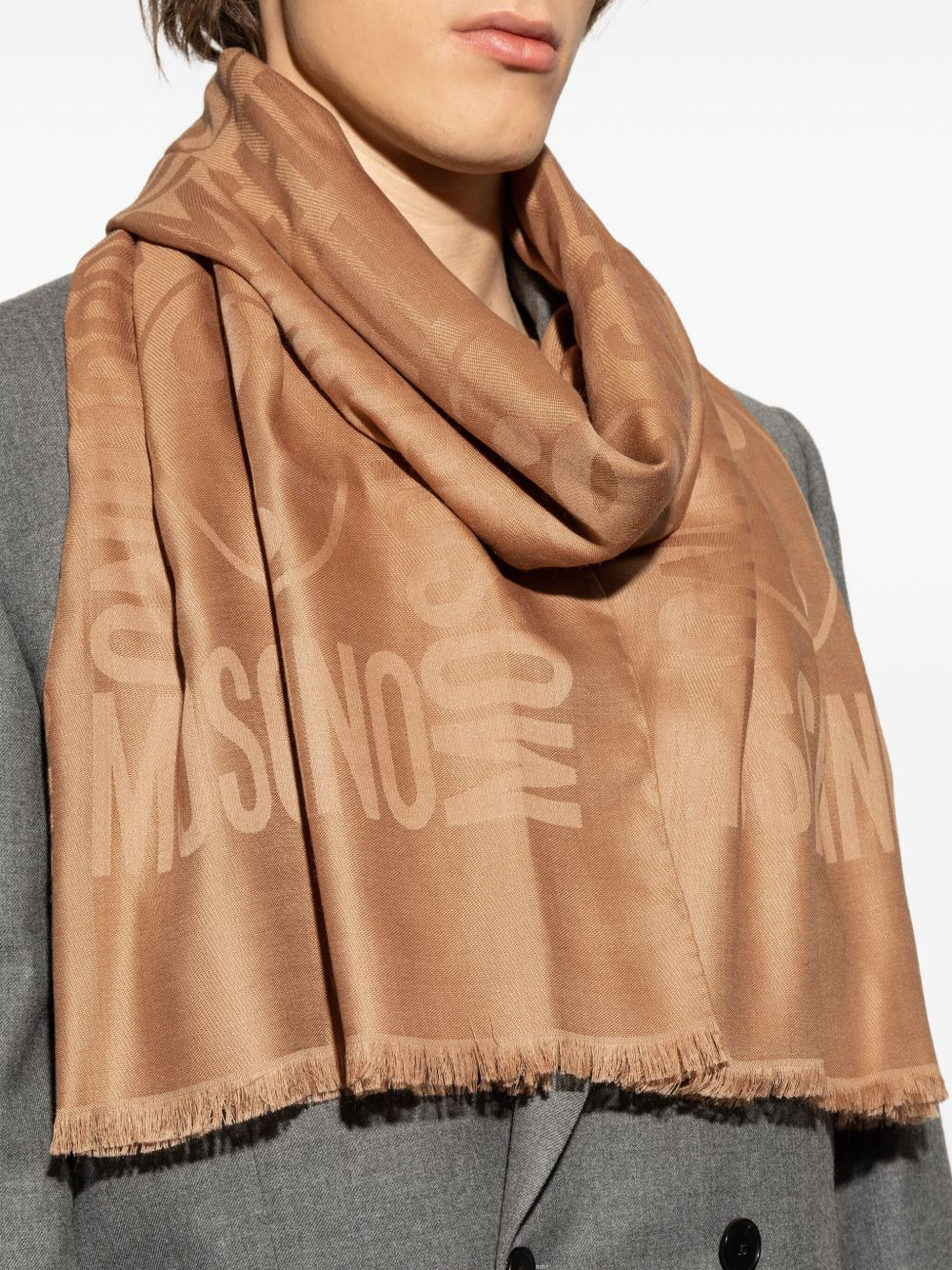 logo-embossed fringed scarf - 5