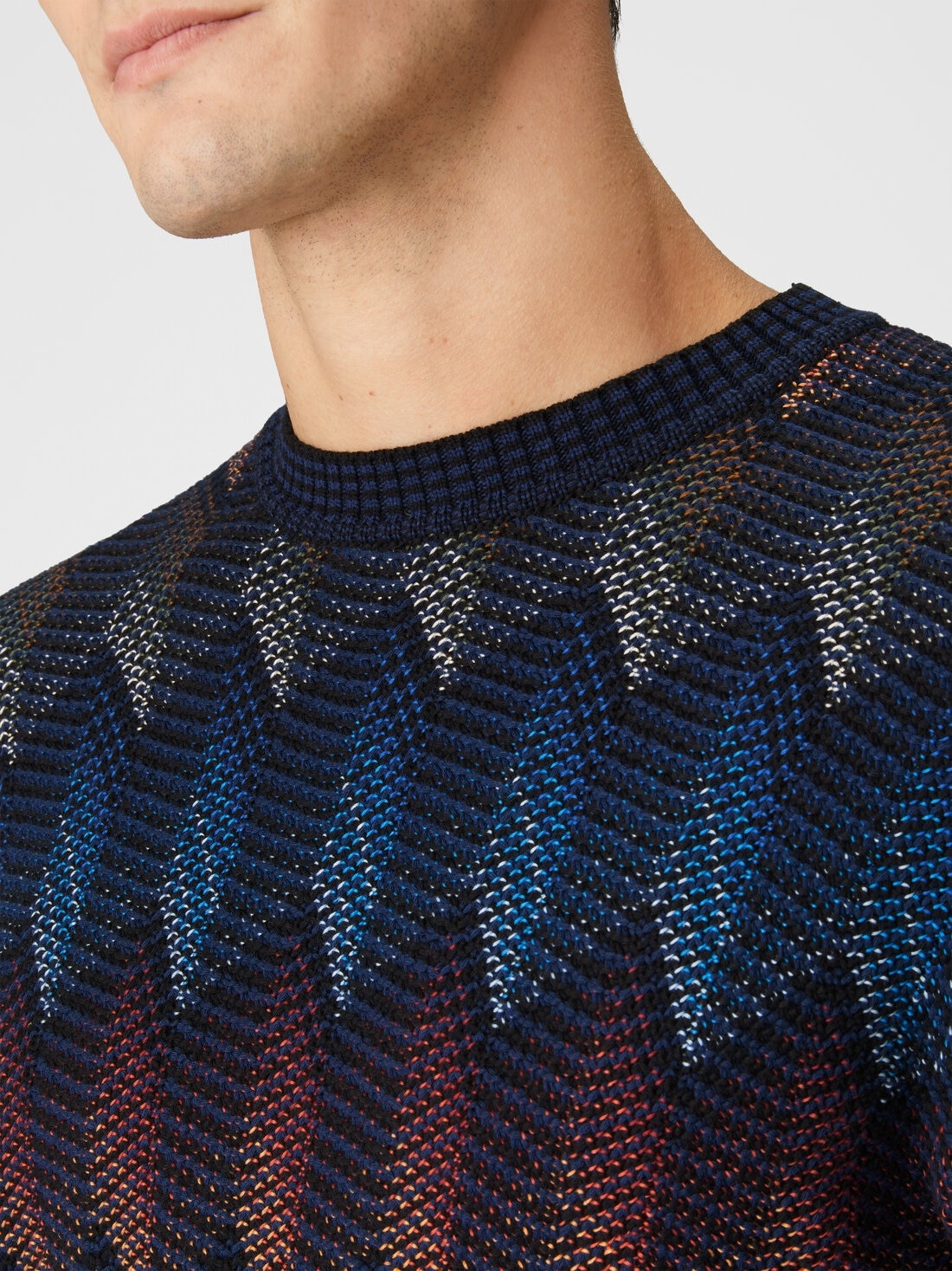 Crewneck sweater in gradient cotton chevron blend with contrasting piping - 5
