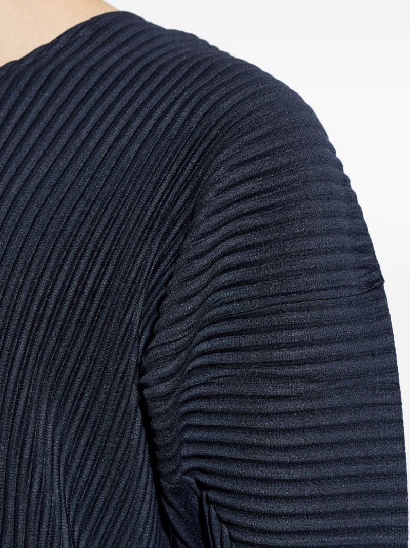 long-sleeved pleated T-shirt 5