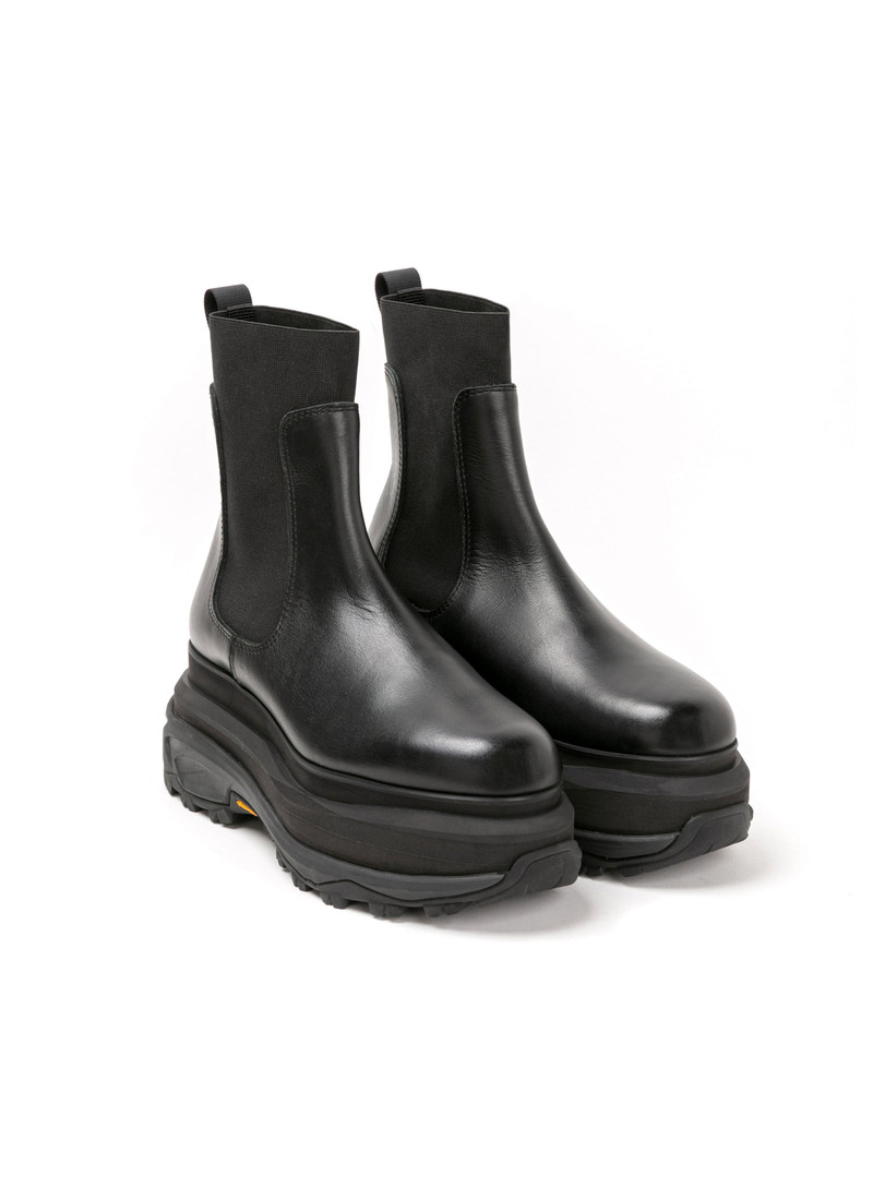 sacai Chelsea Boots outlook
